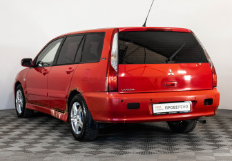 Подержанный автомобиль Mitsubishi Lancer Wagon 2004 года (7 фото)
