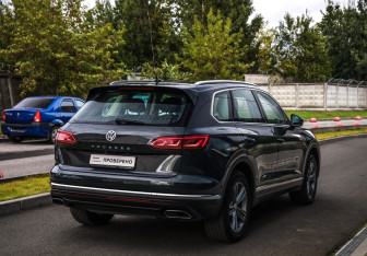 Подержанный автомобиль Volkswagen Touareg 2019 года (6 фото)