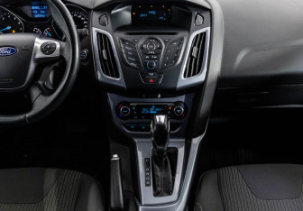 Подержанный автомобиль Ford Focus Hatchback 2013 года (13 фото)