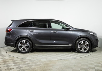 Подержанный автомобиль Kia Sorento 2018 года (4 фото)
