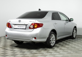 Подержанный автомобиль Toyota Corolla Sedan 2007 года (5 фото)