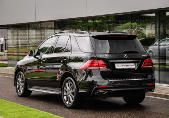 Подержанный автомобиль Mercedes-Benz GLE 2017 года (8 фото)