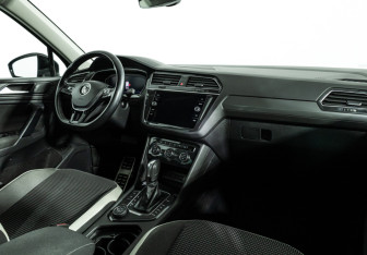 Подержанный автомобиль Volkswagen Tiguan 2020 года (9 фото)