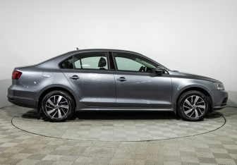 Подержанный автомобиль Volkswagen Jetta Sedan 2016 года (4 фото)