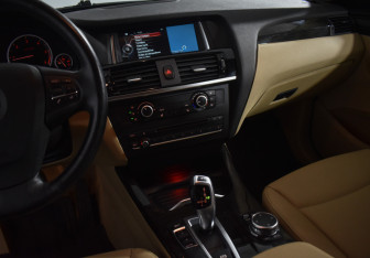 Подержанный автомобиль BMW X3 2015 года (21 фото)