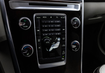 Подержанный автомобиль Volvo XC60 2012 года (15 фото)