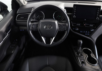 Подержанный автомобиль Toyota Camry Sedan 2021 года (10 фото)