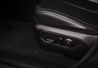 Подержанный автомобиль Jeep Grand Cherokee 2022 года (30 фото)