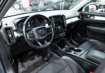 Подержанный автомобиль Volvo XC40 2019 года (14 фото)