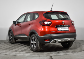 Подержанный автомобиль Renault Kaptur 2020 года (7 фото)