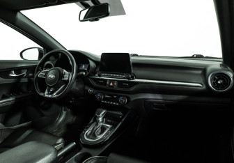 Подержанный автомобиль Kia Cerato Sedan 2020 года (9 фото)