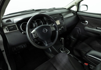 Подержанный автомобиль Nissan Tiida Hatchback 2013 года (11 фото)