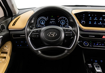 Подержанный автомобиль Hyundai Sonata 2022 года (14 фото)