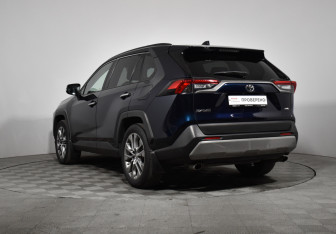 Подержанный автомобиль Toyota RAV4 2019 года (7 фото)
