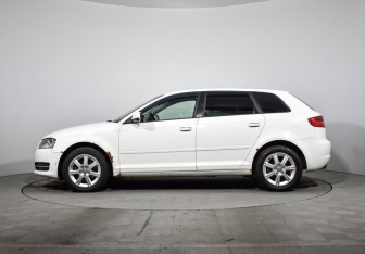 Подержанный автомобиль Audi A3 Hatchback 2011 года (8 фото)