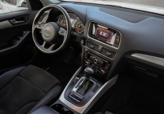 Подержанный автомобиль Audi Q5 2015 года (9 фото)