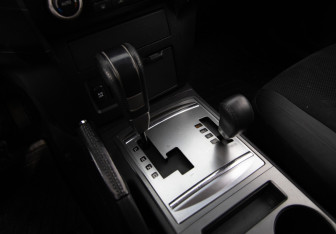 Подержанный автомобиль Mitsubishi Pajero 2006 года (14 фото)