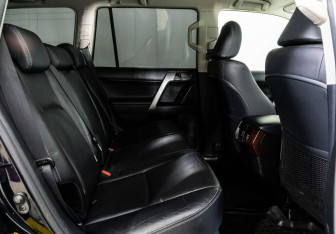 Подержанный автомобиль Toyota Land Cruiser Prado 2016 года (24 фото)