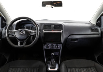 Подержанный автомобиль Volkswagen Polo Sedan 2018 года (10 фото)