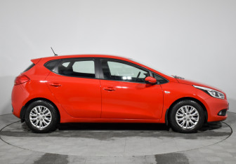Подержанный автомобиль Kia Ceed Hatchback 2015 года (4 фото)