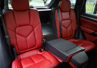 Подержанный автомобиль Porsche Cayenne 2016 года (30 фото)