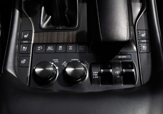 Подержанный автомобиль Lexus LX 2019 года (16 фото)