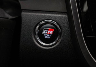 Подержанный автомобиль Toyota Camry Sedan 2021 года (16 фото)