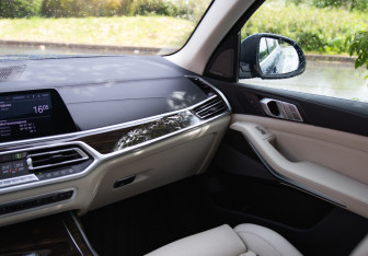 Подержанный автомобиль BMW X7 2019 года (24 фото)