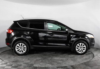Подержанный автомобиль Ford Kuga 2011 года (4 фото)