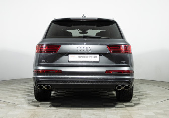 Подержанный автомобиль Audi Q7 2016 года (6 фото)