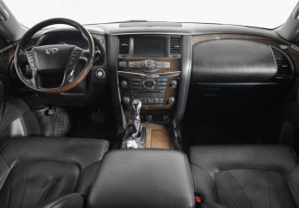 Подержанный автомобиль Infiniti QX56 2011 года (14 фото)