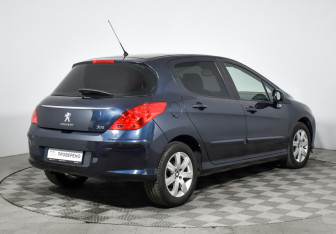 Подержанный автомобиль Peugeot 308 Hatchback 2012 года (5 фото)