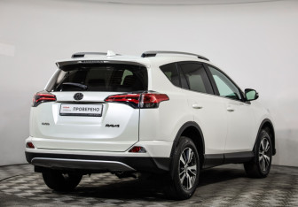 Подержанный автомобиль Toyota RAV4 2017 года (5 фото)