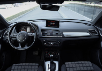 Подержанный автомобиль Audi Q3 2016 года (12 фото)