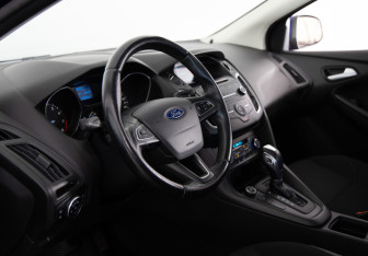 Подержанный автомобиль Ford Focus Hatchback 2016 года (13 фото)