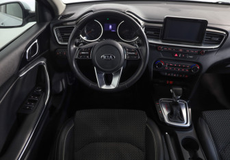 Подержанный автомобиль Kia Ceed Hatchback 2018 года (10 фото)