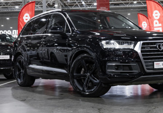 Подержанный автомобиль Audi Q7 2017 года (6 фото)