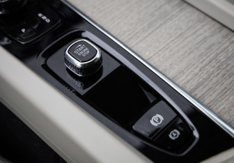 Подержанный автомобиль Volvo XC60 2021 года (20 фото)