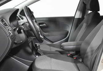 Подержанный автомобиль Volkswagen Polo Sedan 2016 года (10 фото)