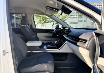 Подержанный автомобиль Kia Carnival 2021 года (15 фото)