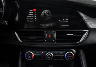 Подержанный автомобиль Alfa Romeo Giulia 2018 года (21 фото)