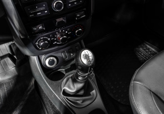 Подержанный автомобиль Renault Duster 2016 года (11 фото)