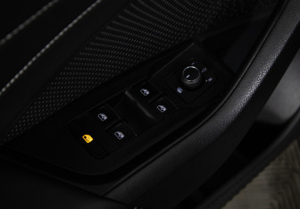 Подержанный автомобиль Skoda Octavia Liftback 2023 года (18 фото)