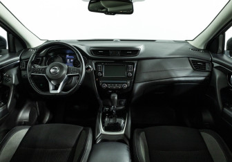 Подержанный автомобиль Nissan Qashqai 2022 года (13 фото)