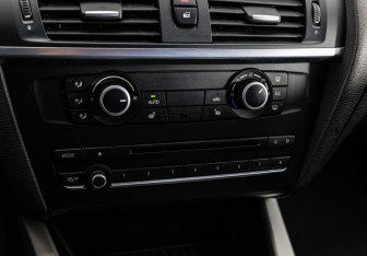 Подержанный автомобиль BMW X3 2013 года (17 фото)