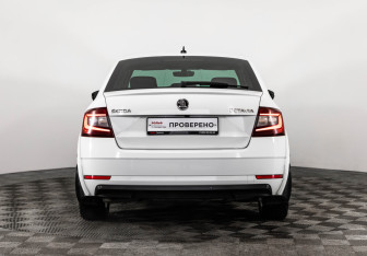 Подержанный автомобиль Skoda Octavia Liftback 2019 года (6 фото)