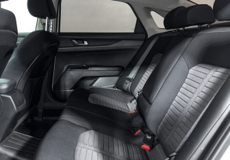 Подержанный автомобиль Kia K5 2021 года (12 фото)