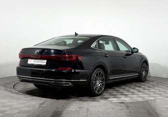 Подержанный автомобиль Volkswagen Passat Sedan 2023 года (5 фото)