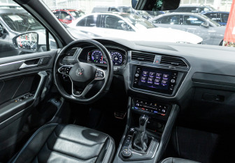 Подержанный автомобиль Volkswagen Tiguan 2021 года (20 фото)