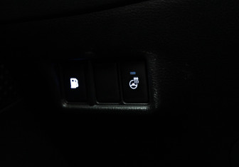 Подержанный автомобиль Toyota C-HR 2019 года (15 фото)